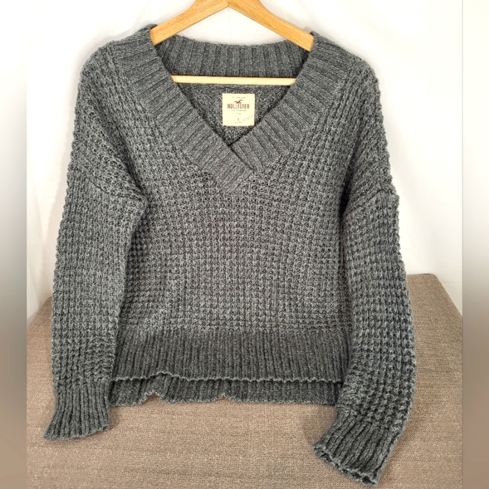 HOLLISTER V Neck Knit Sweater Small